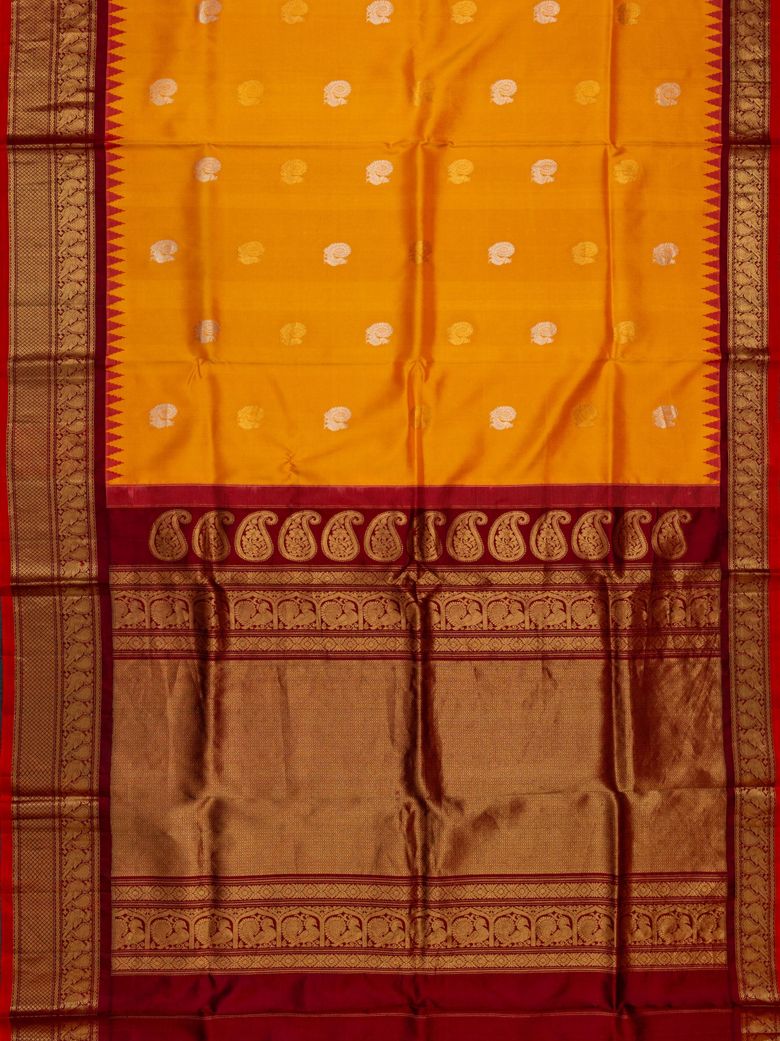 Weaves Gadwal Pattu With Contrast Border With Temple Border With Butta