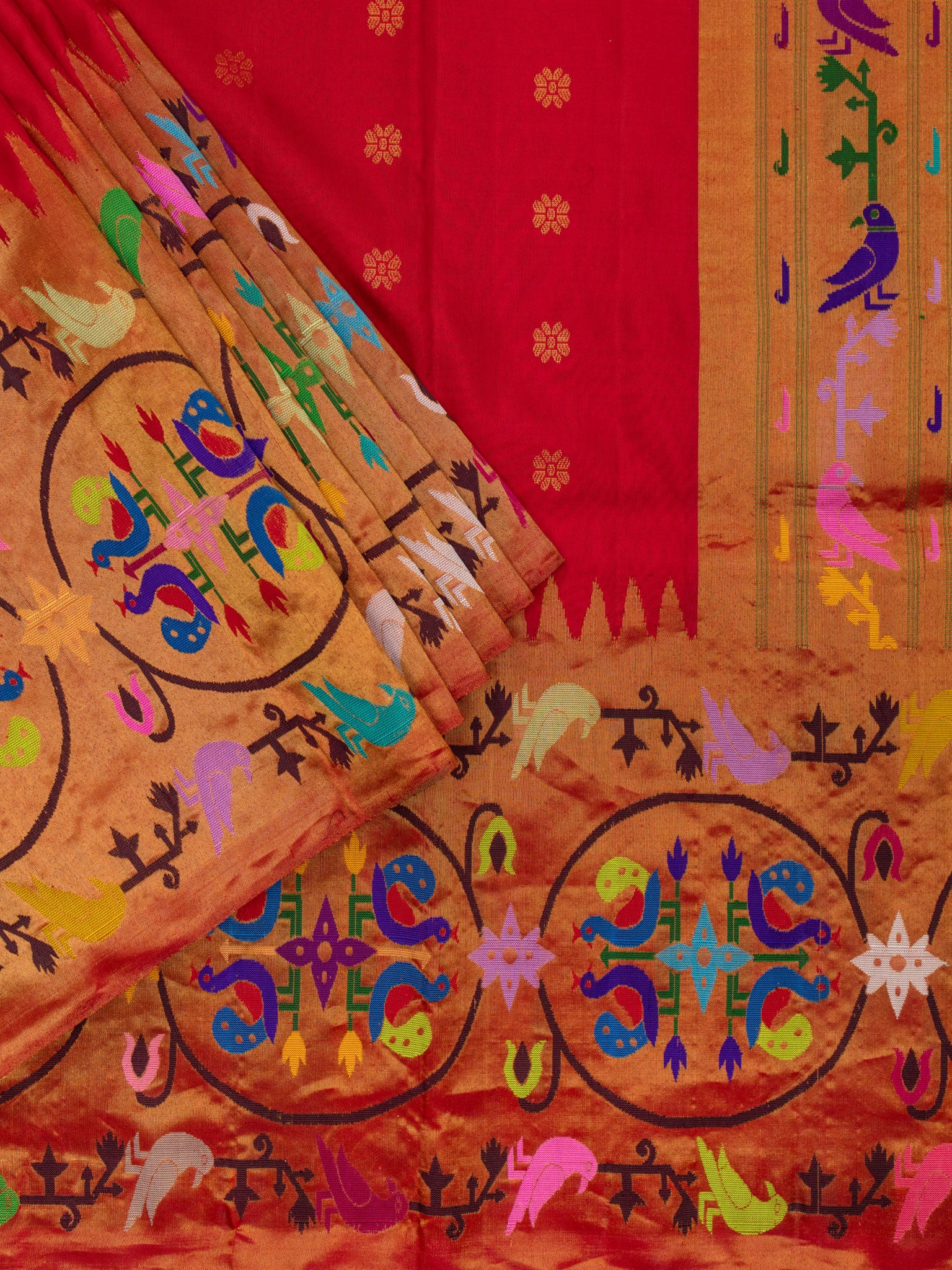 Weaves Paithani Saree With Contrast Border