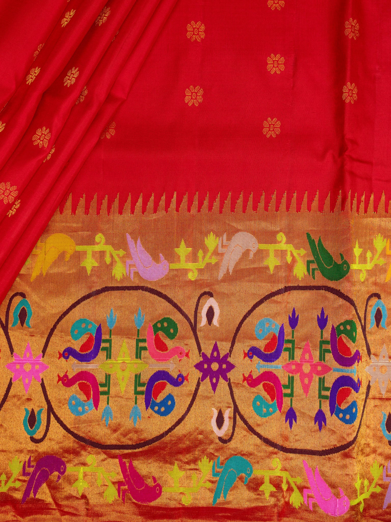 Weaves Paithani Saree With Contrast Border