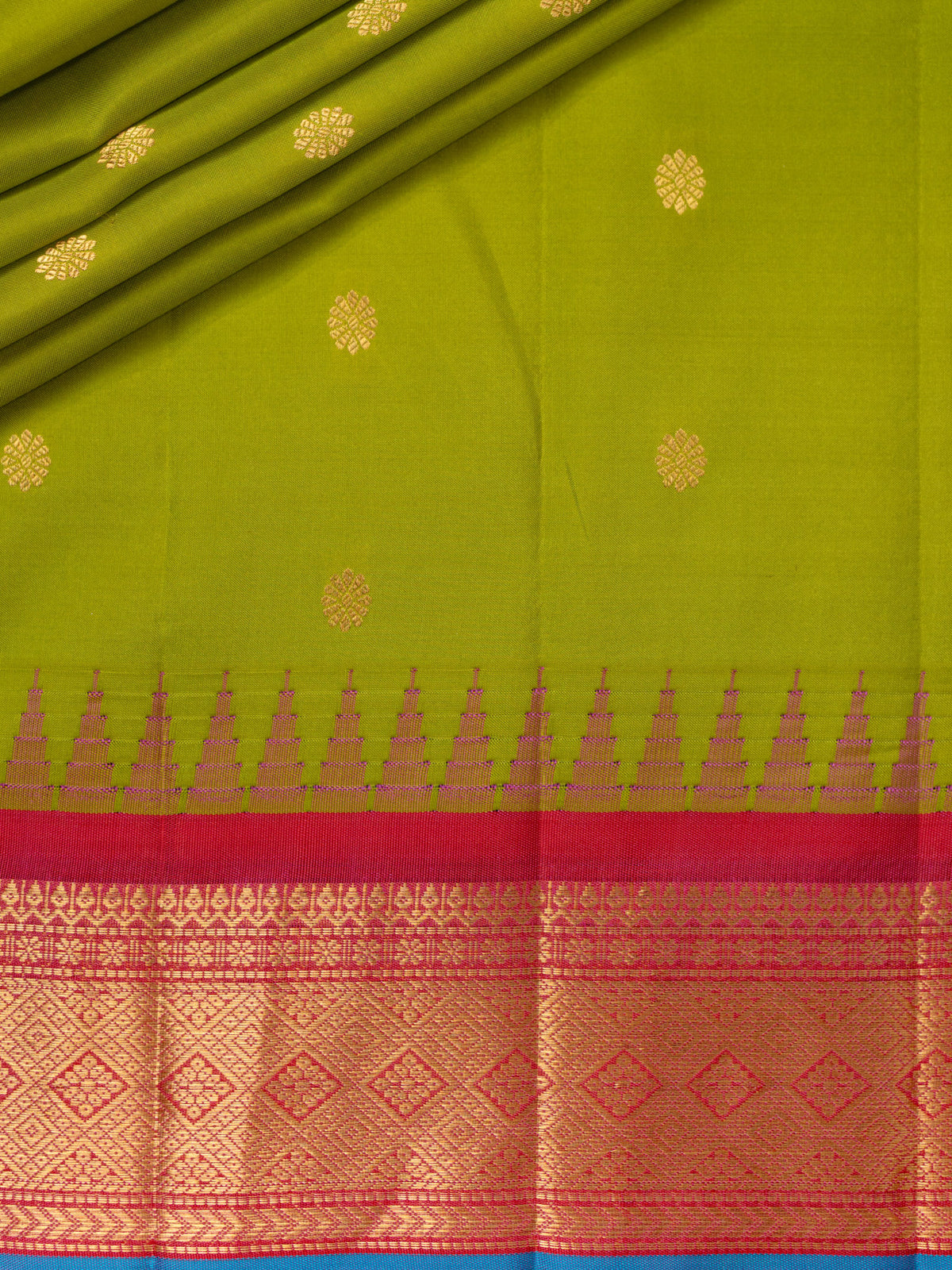 Weaves Gadwal Pattu With Contrast Border With Temple Border With Butta