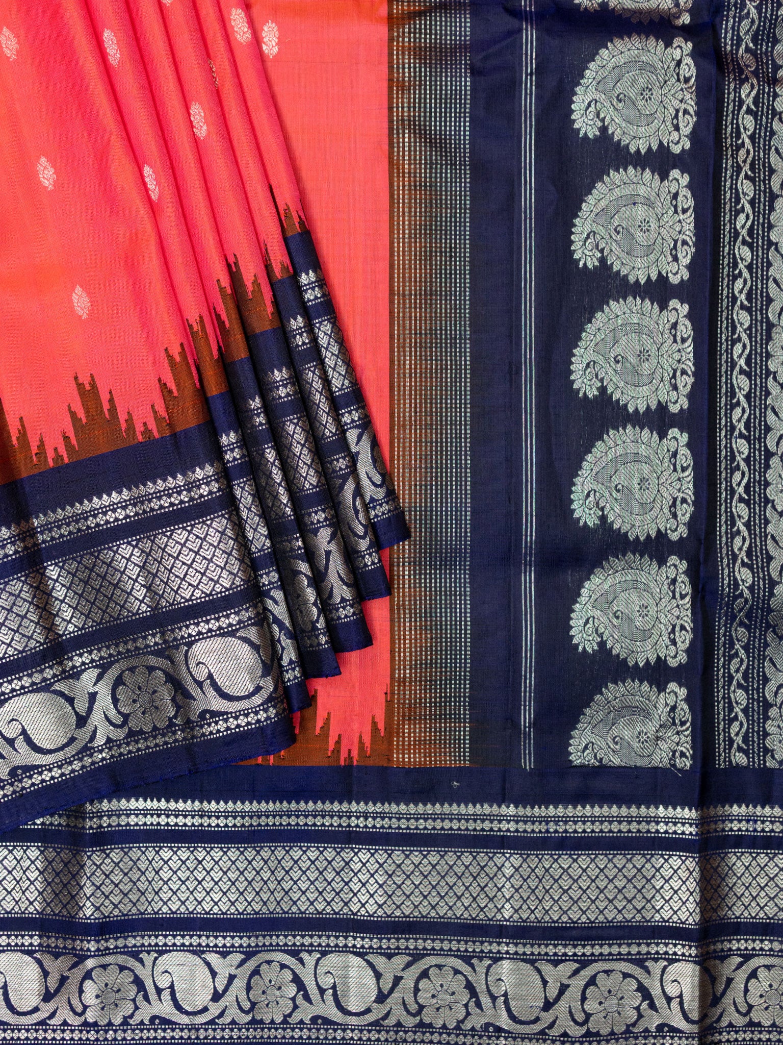 Weaves Gadwal Pattu With Contrast Border With Temple Border With Butta