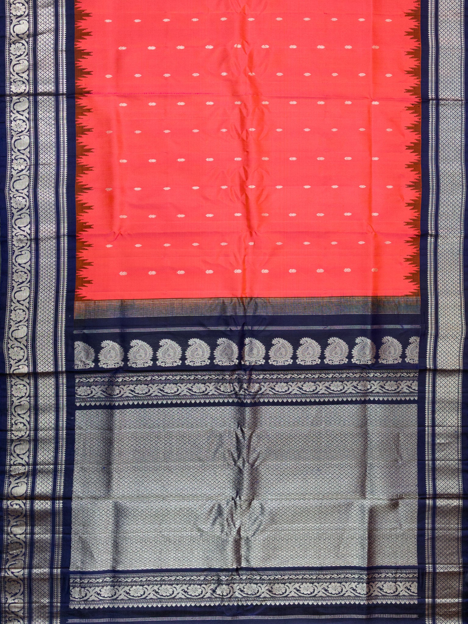 Weaves Gadwal Pattu With Contrast Border With Temple Border With Butta
