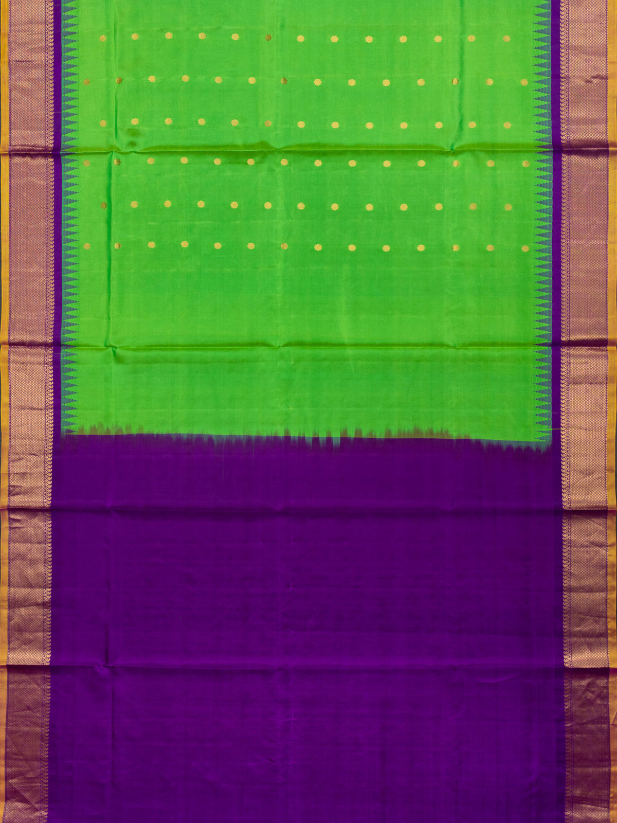 Weaves Gadwal Pattu With Contrast Border With Temple Border