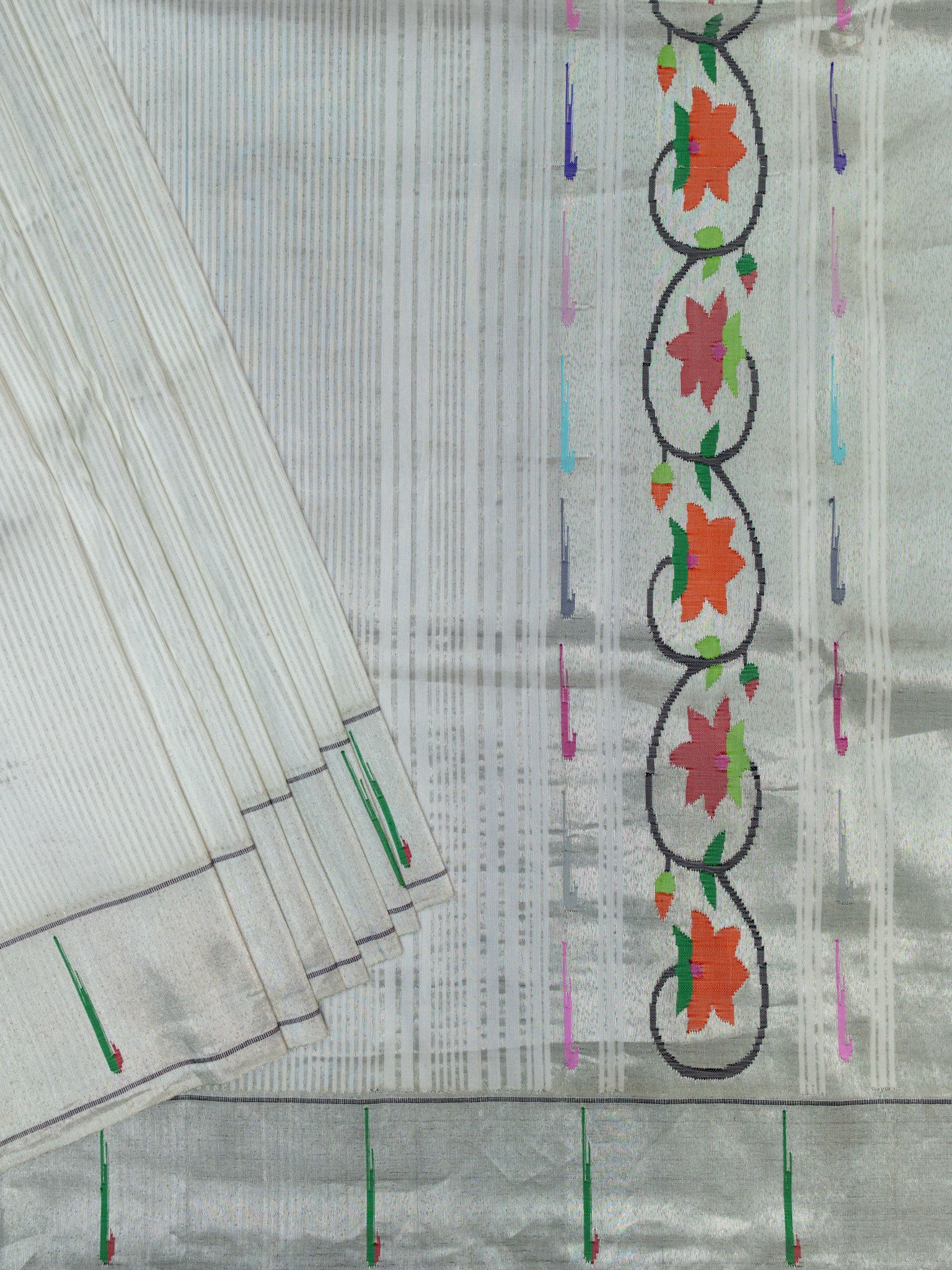 Weaves Paithani Saree With Contrast Border