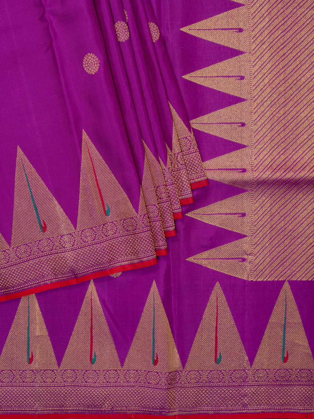 Weaves Gadwal Pattuwith Temple Border With Butta