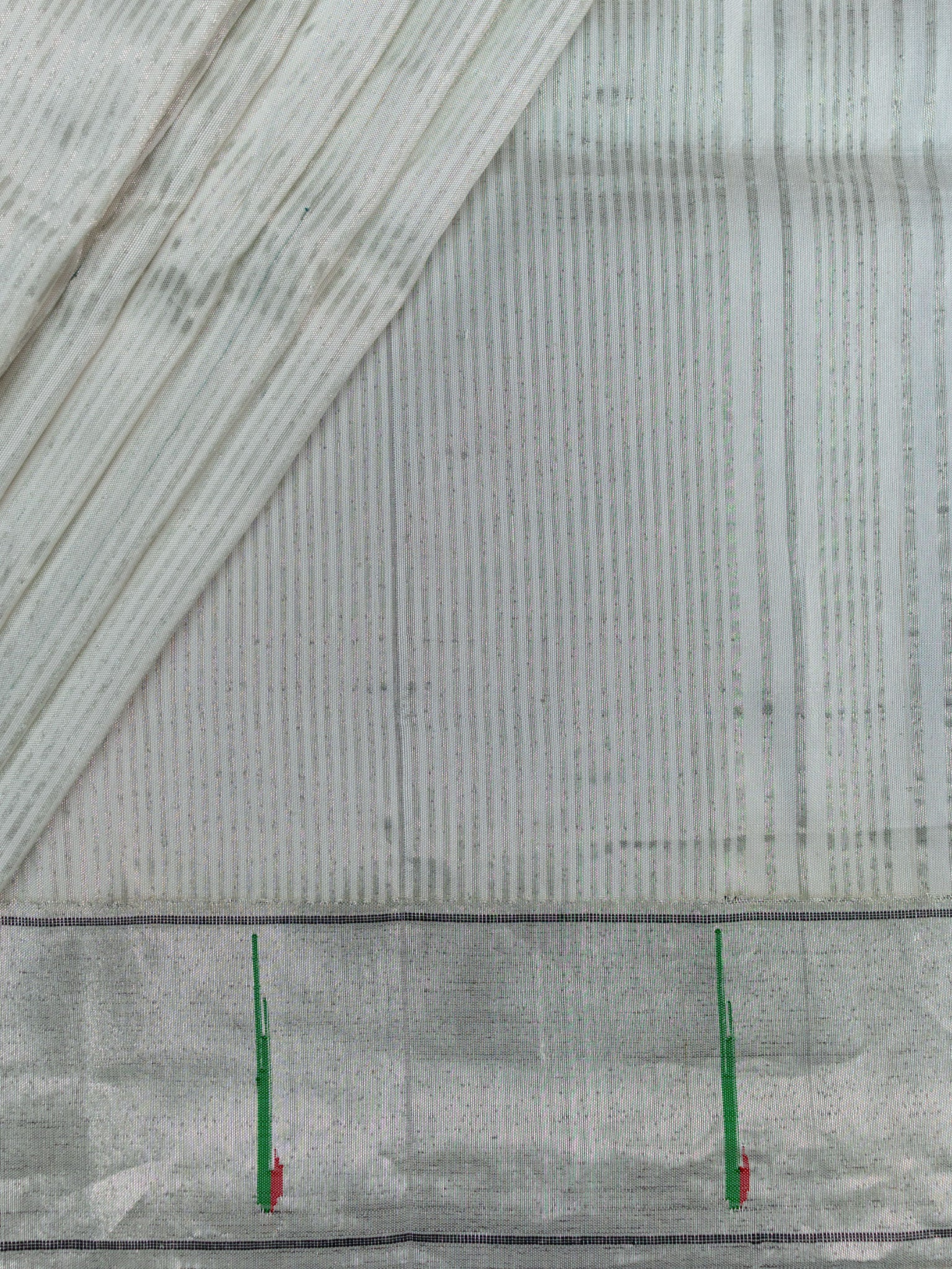 Weaves Paithani Saree With Contrast Border