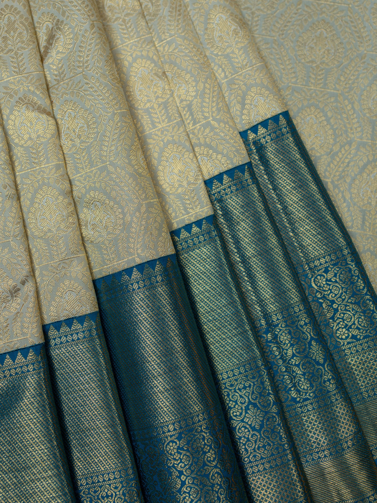 Kanjeevaram Kanchi Pattu All Over Butta Zari With Contrast Border (Talambralu) Cream + Blue