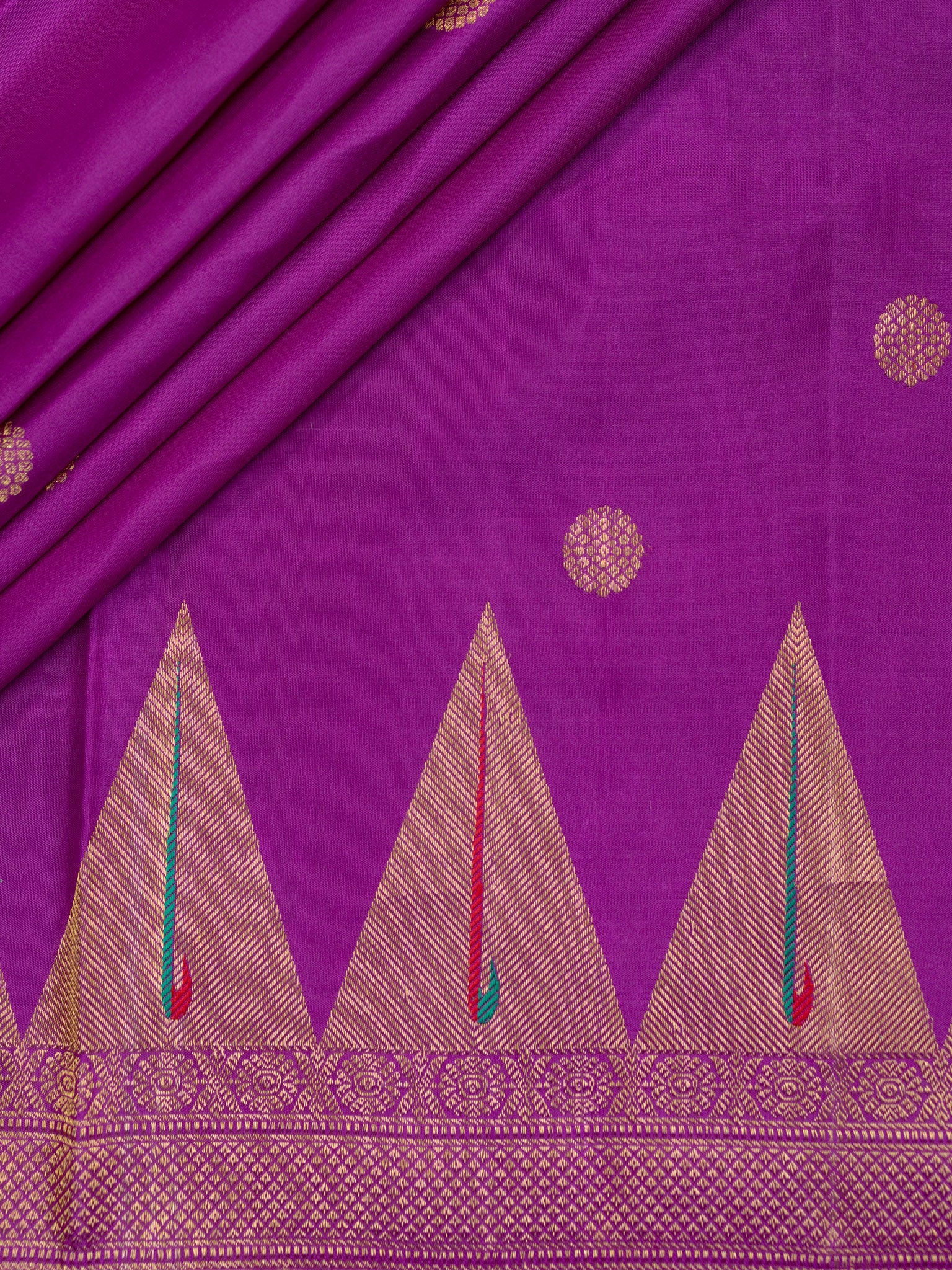 Weaves Gadwal Pattuwith Temple Border With Butta