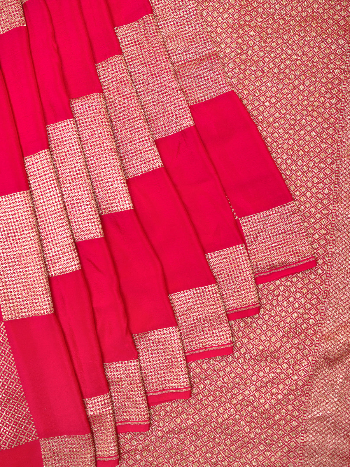 Fancy Crepe All Over Geometric Weave Rani Pink