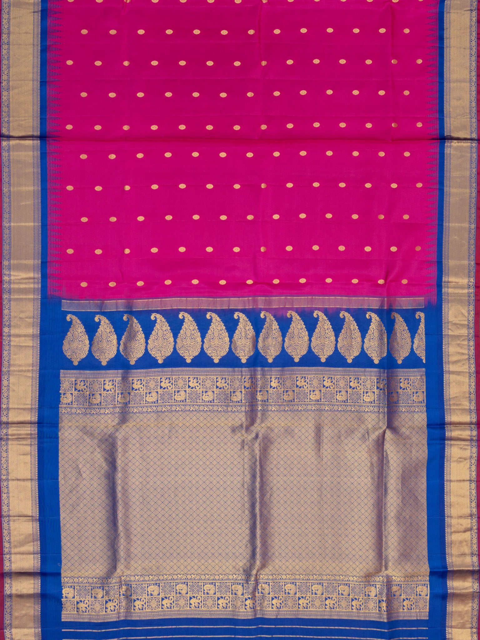 Weaves Gadwal Pattu With Contrast Border With Small Butta