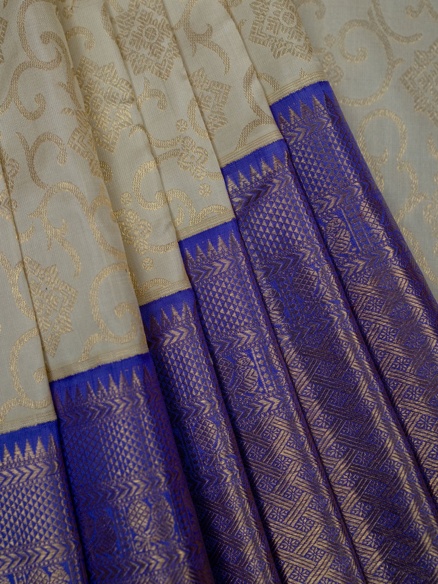 Kanjeevaram Kanchi Pattu All Over Butta Gold Zari With Contrast Border & Edgeing (Talambralu) White + Lilac + Green