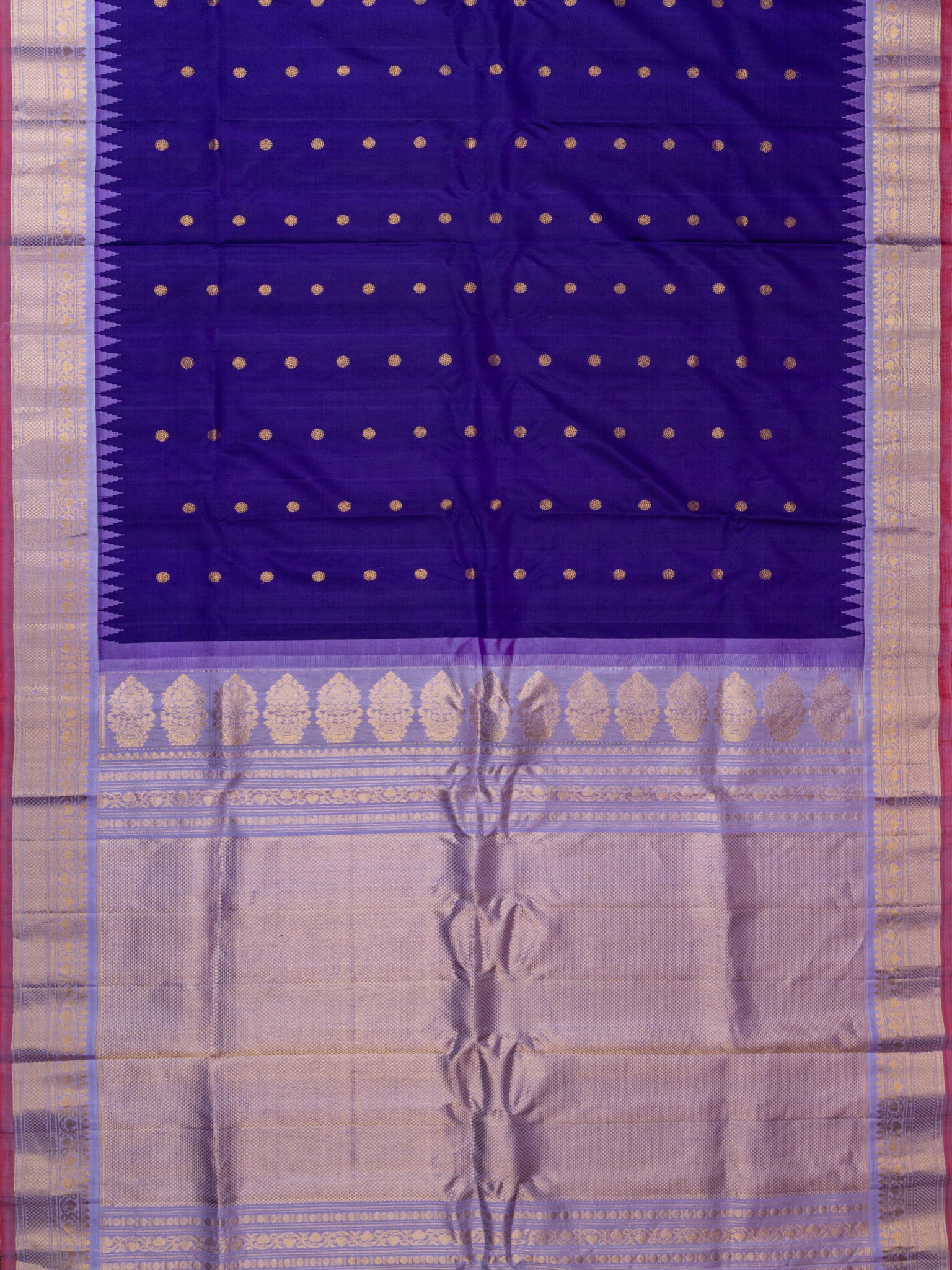 Weaves Gadwal Pattu With Contrast Border With Temple Border With Butta