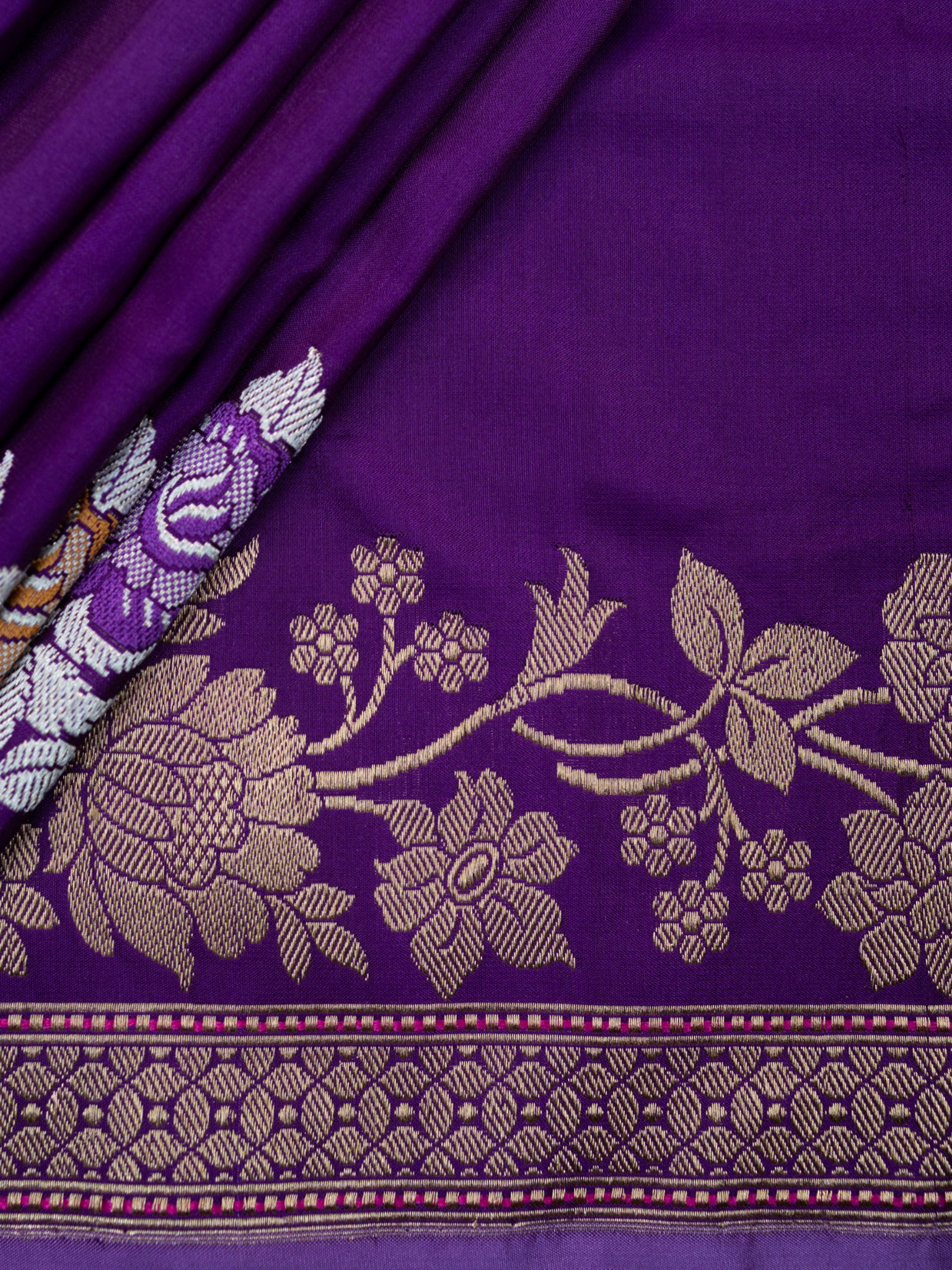 Weaves Banarasi Butta
