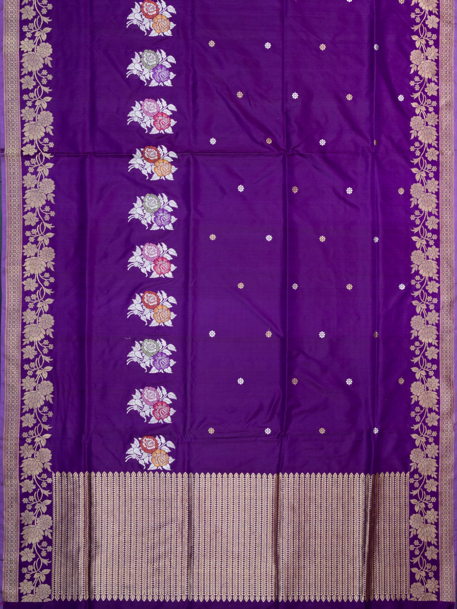 Weaves Banarasi Butta