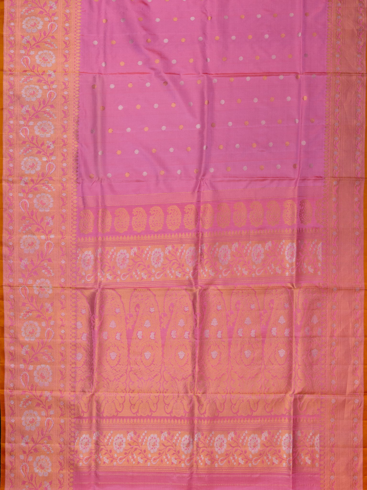 Weaves Gadwal Pattu With Contrast Border With Butta