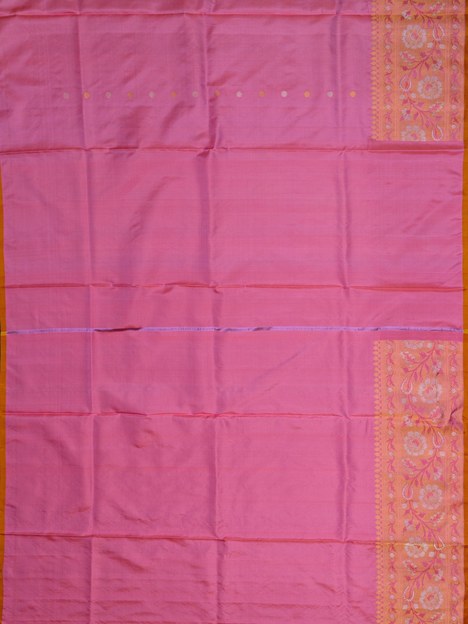 Weaves Gadwal Pattu With Contrast Border With Butta