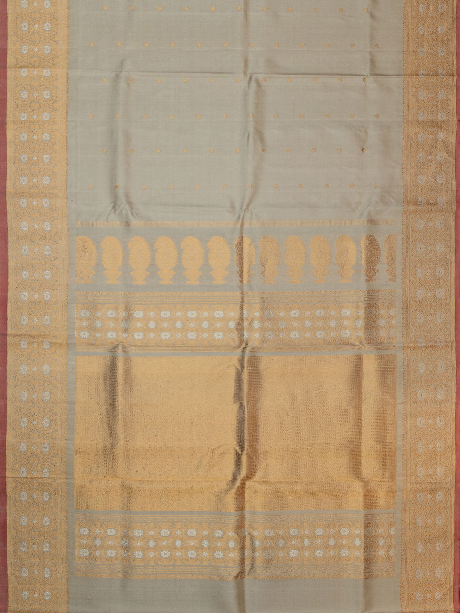 Weaves Gadwal Pattu With Butta